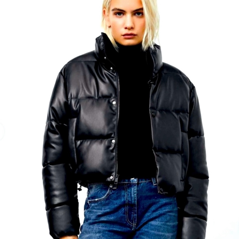 ZARA CROPPED FAUX LEATHER PUFFER JACKET
Size S